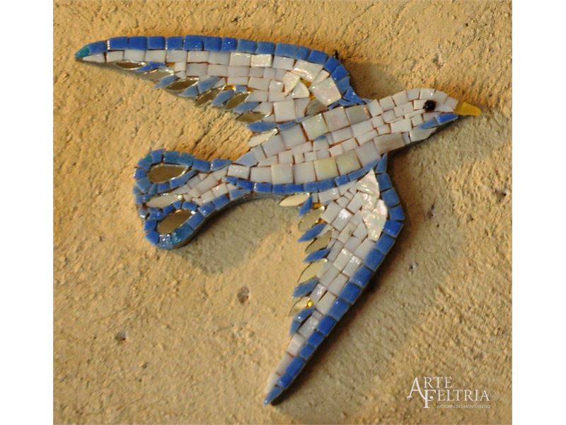 Gabbiano in mosaico bianco e azzurro
