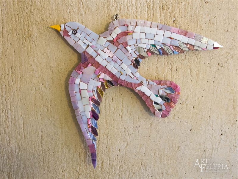 Gabbiano in mosaico bianco e rosa