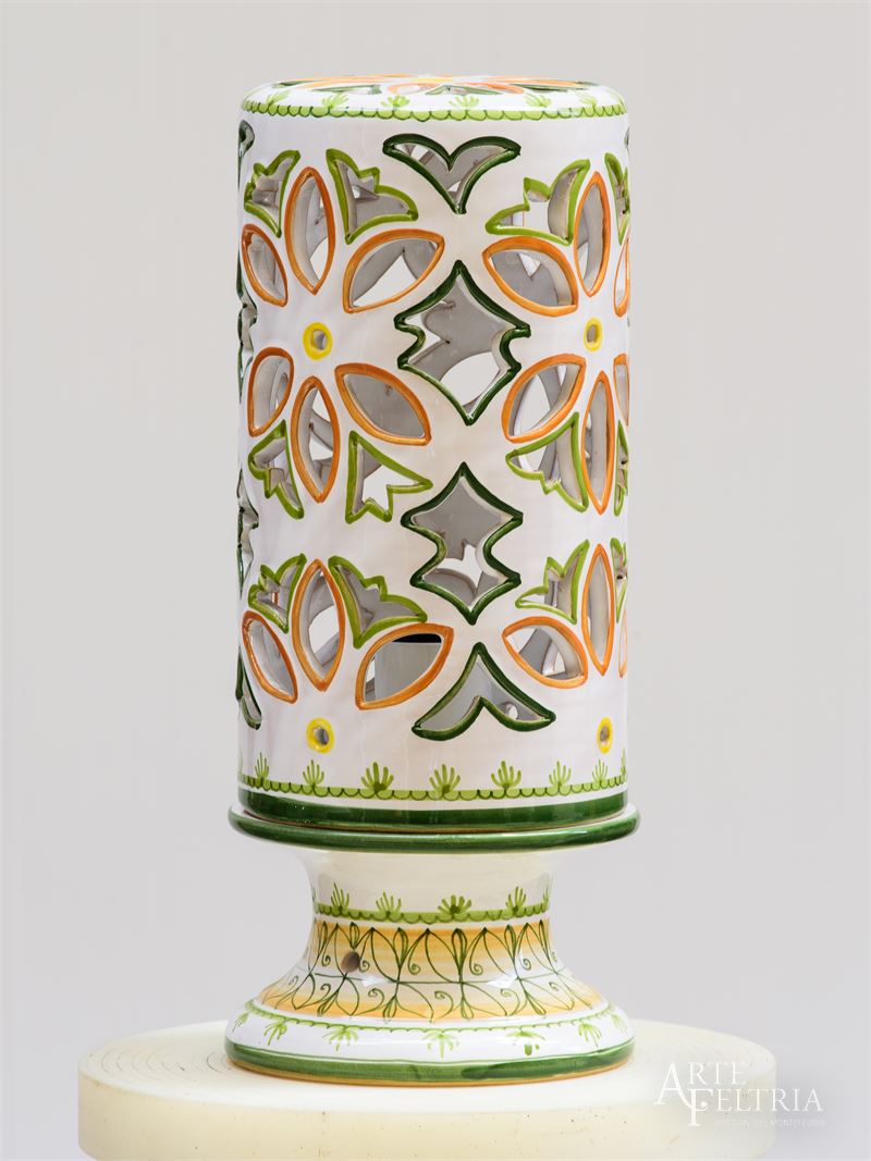 Lampada traforata chiusa, a forma di tubo