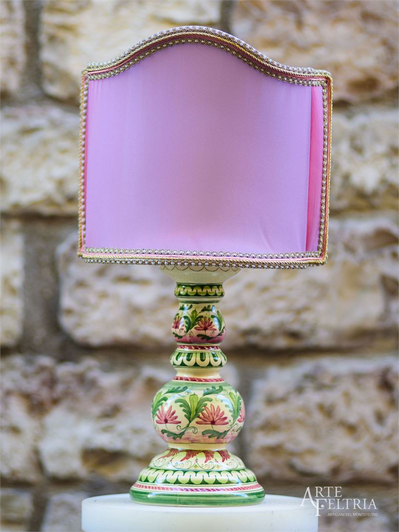 Abat-jour a forma di candeliere, paralume color rosa