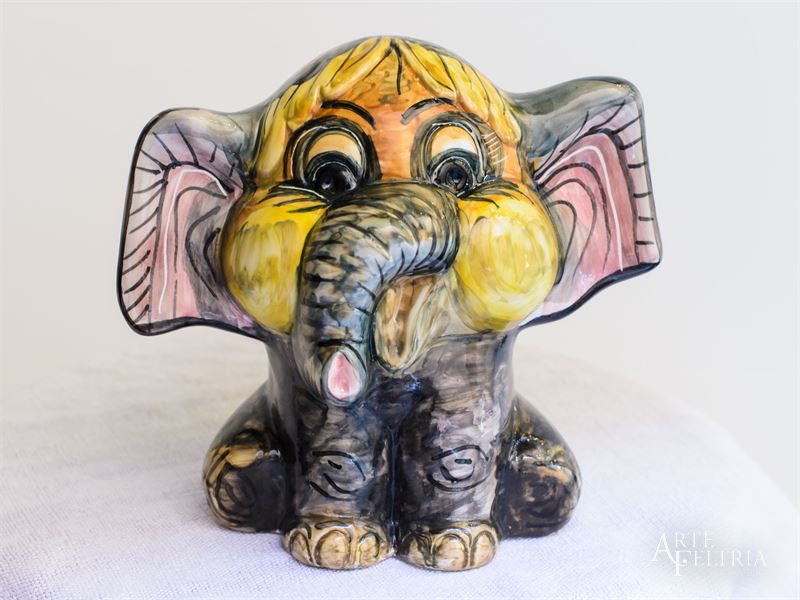 Salvadanaio a forma di elefantino