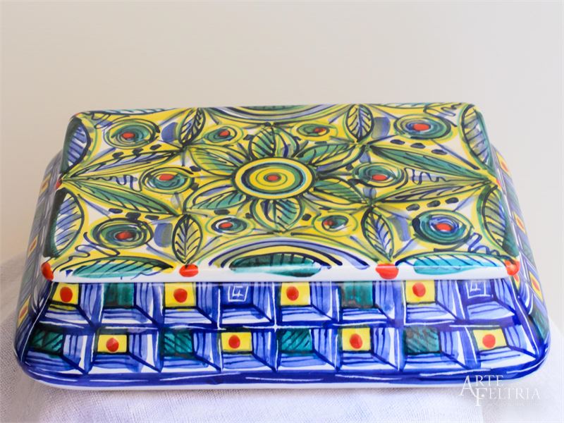 Scatola con decorazione 