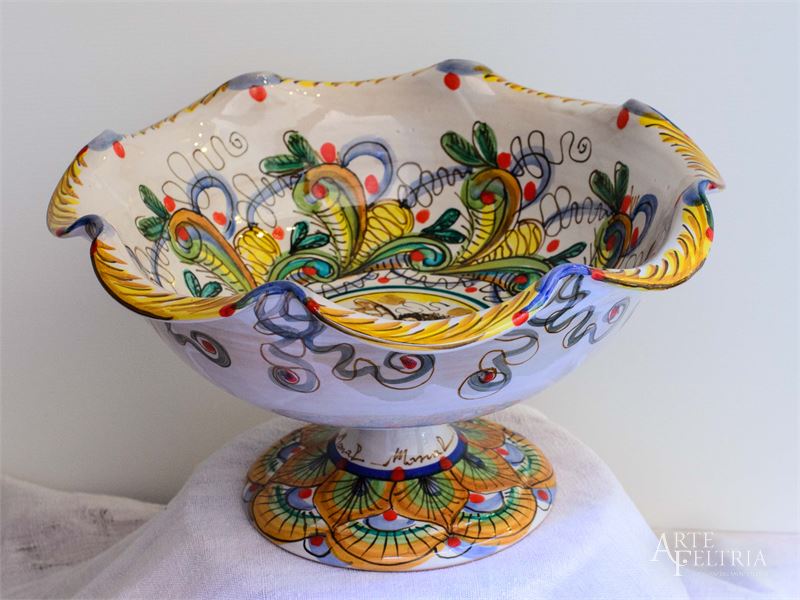 Alzatina con putto rinascimentale