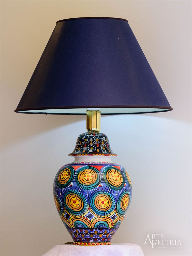 Lampada con decorazione di sfere