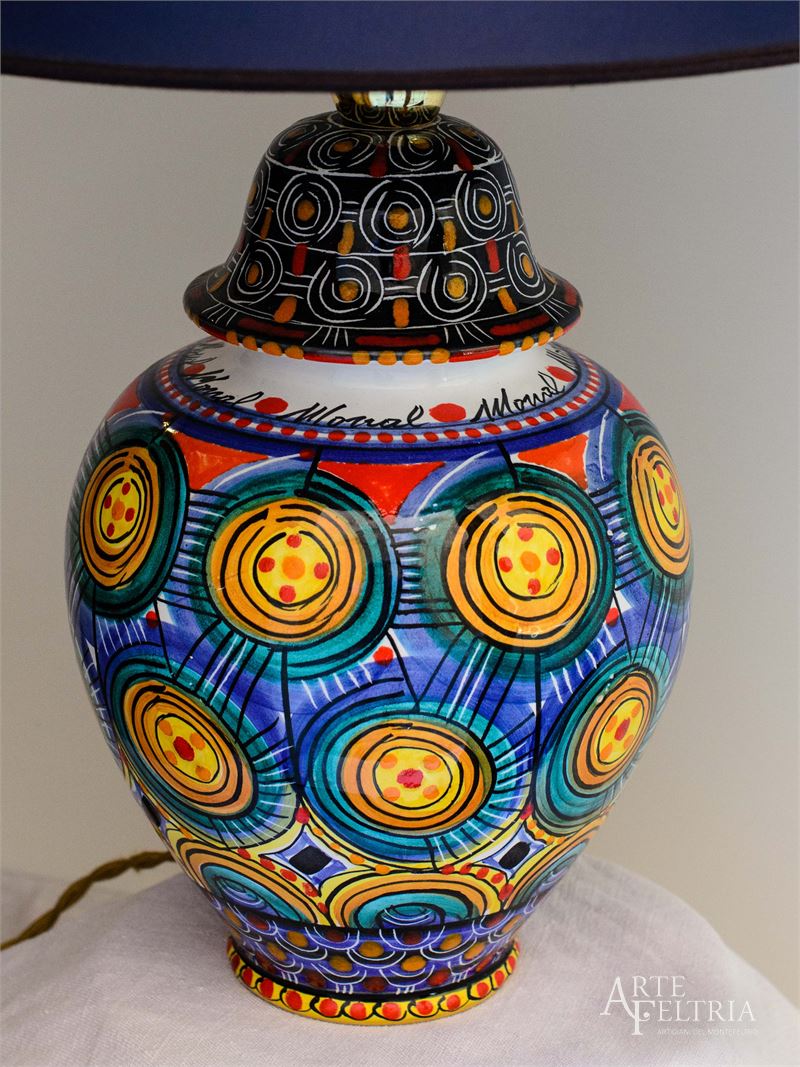 Presentazione lampada con decorazione di sfere