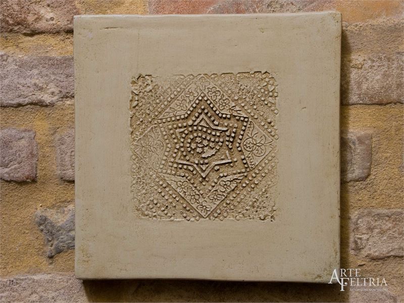 Formella quadrata con stella, tortora
