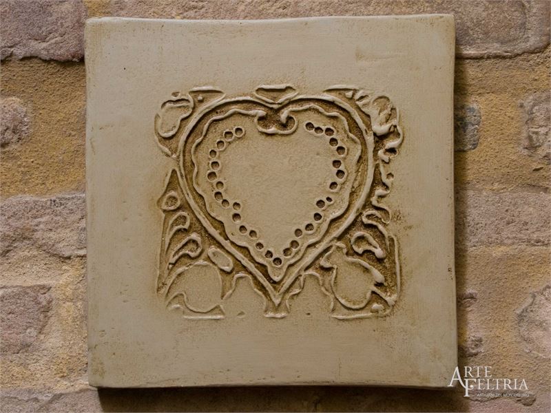 Formella quadrata con cuore, tortora