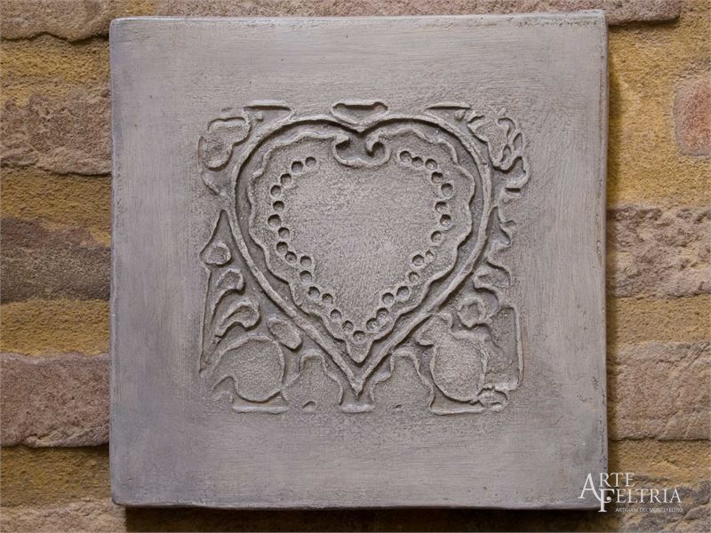 Formella quadrata con cuore, grigio