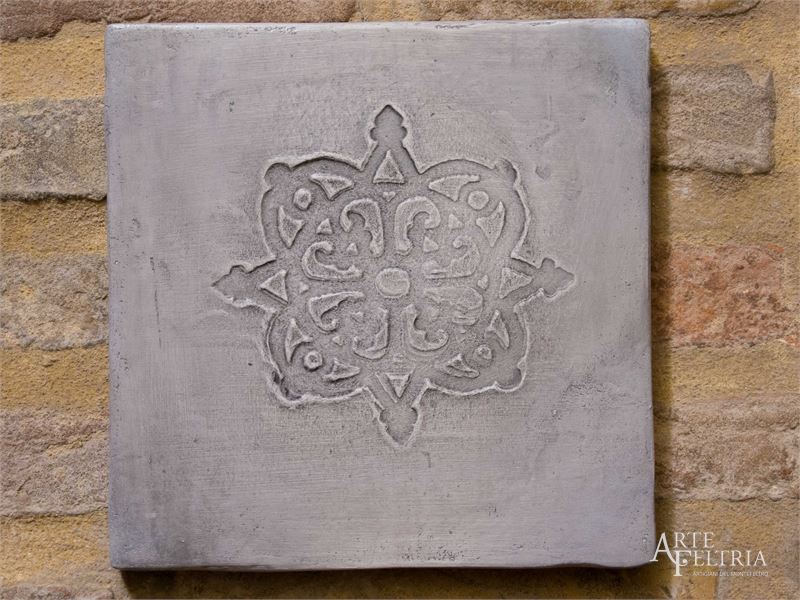 Formella quadrata con rosone, grigia