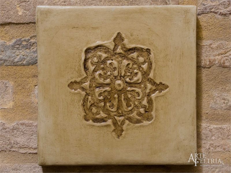 Formella quadrata con rosone, tortora