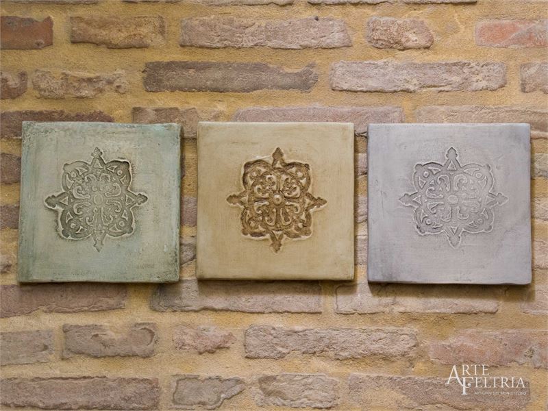 Formella quadrata con rosone