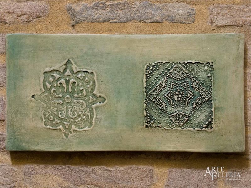 Formella rettangolare con rosone e stella, verde