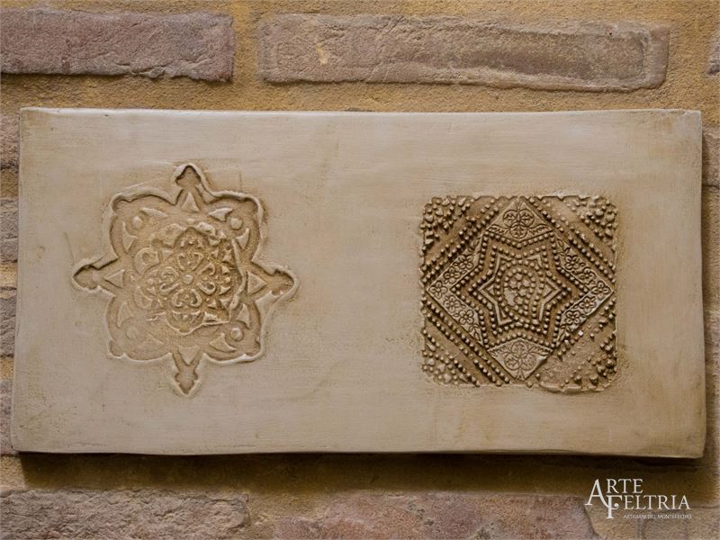 Formella rettangolare con rosone e stella, tortora