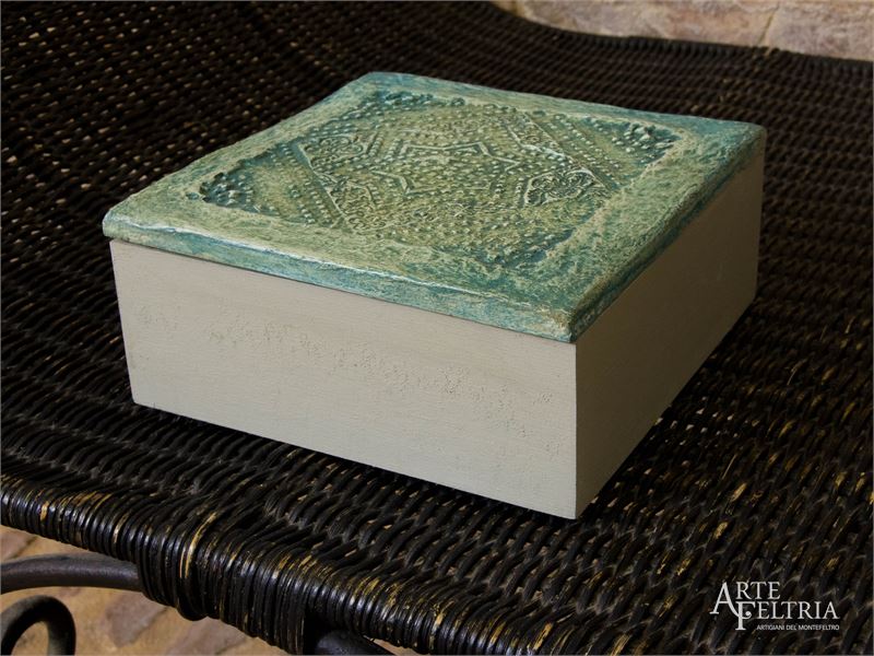 Scatola lignea con stella incisa, verde