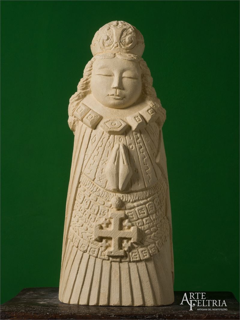 Madonna orante con occhi chiusi |statua / scultura