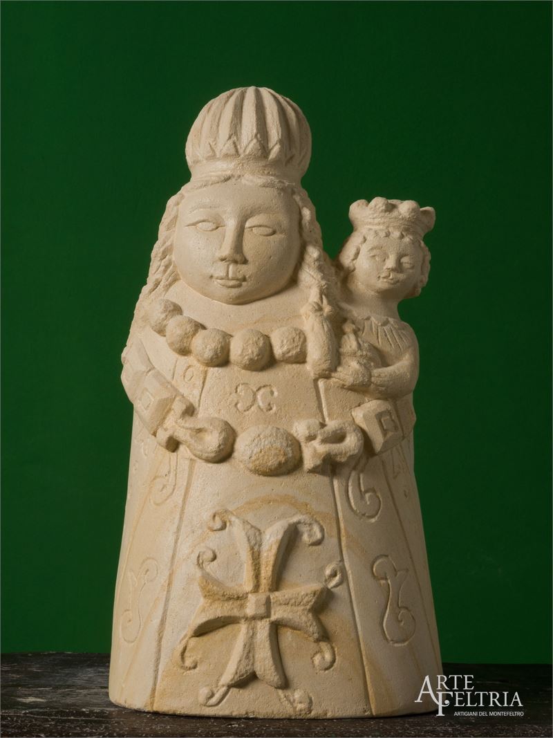 Madonna di Loreto con croce dei Cavalieri di Malta |statua / scultura