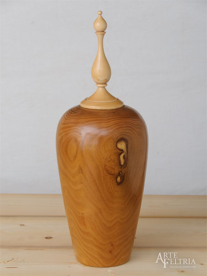 Vaso in robinia con puntale in acero