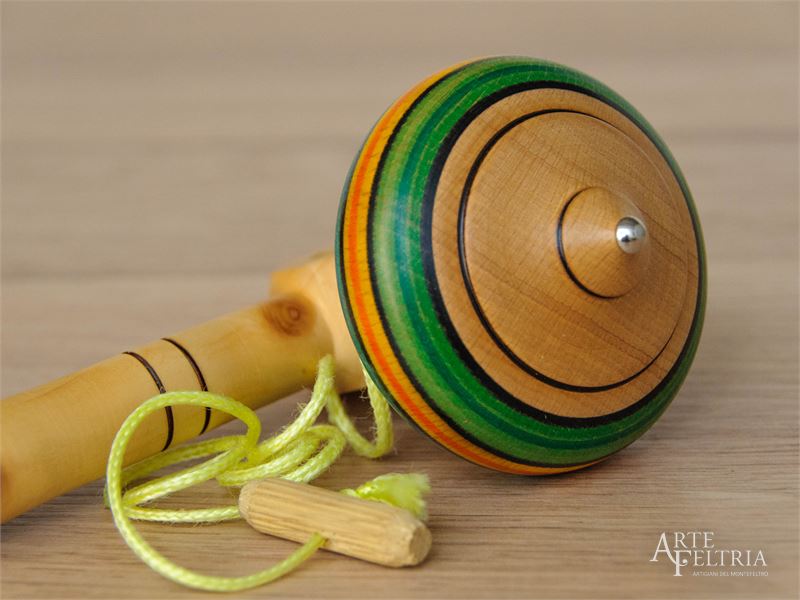 Trottola a filo con lanciatore